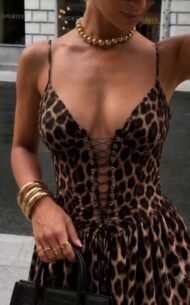 Mini dress with leopard print, triangular design on the chest, lace detail and drawstring waist - Image 3