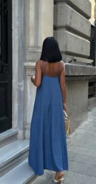 Women's long dress with adjustable strap made of blue linen fabric - Image 3