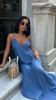 Women's long dress with adjustable strap made of blue linen fabric - Image 2